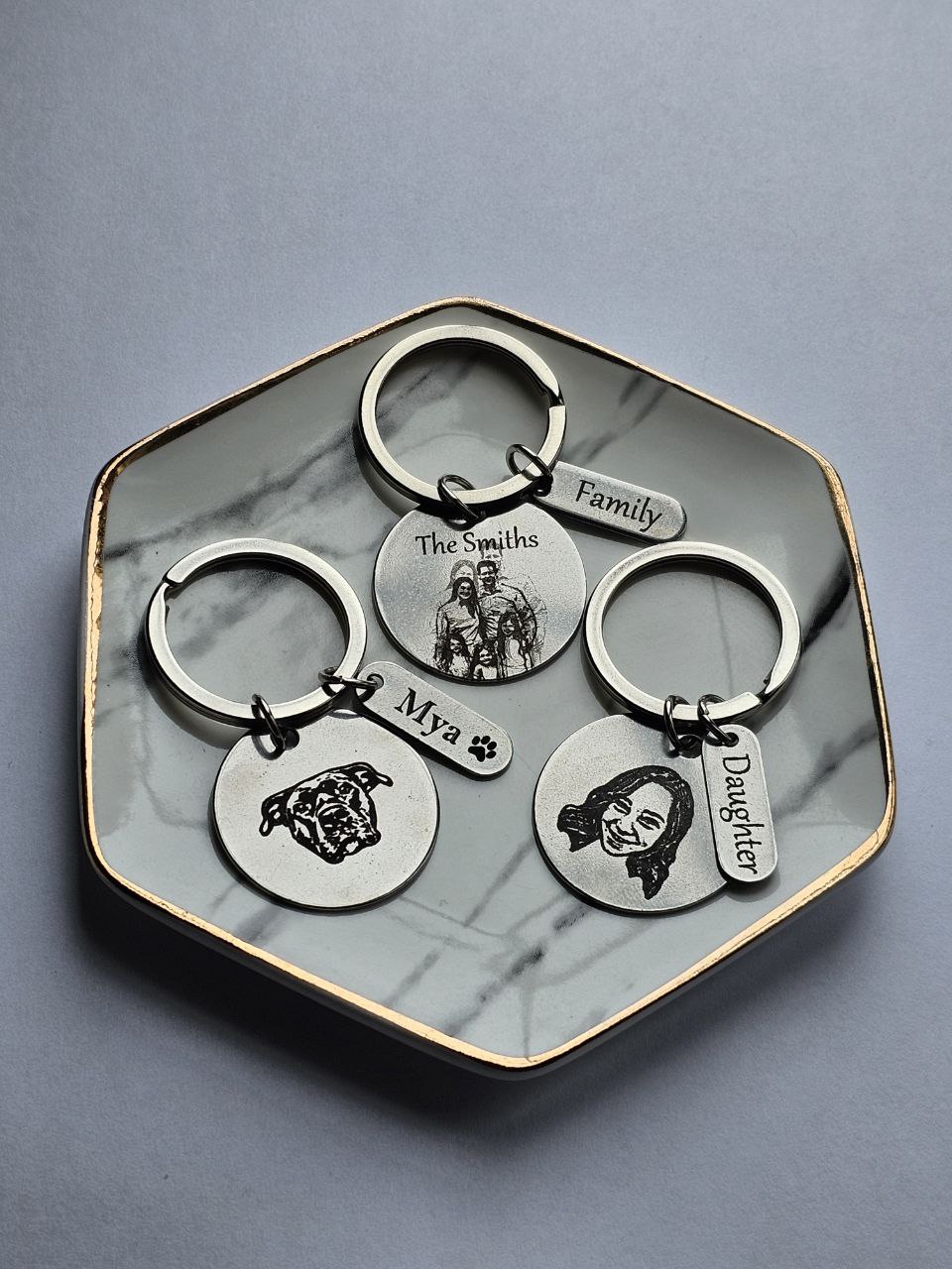 Stainless steel engraved keychain featuring family or pet portrait for memory gift